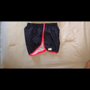 Under Armour Escape Semi-Fitted running shorts